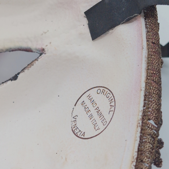 Venezia Italian Hand Painted Red and Black Devil Mask - Picture 6 of 6